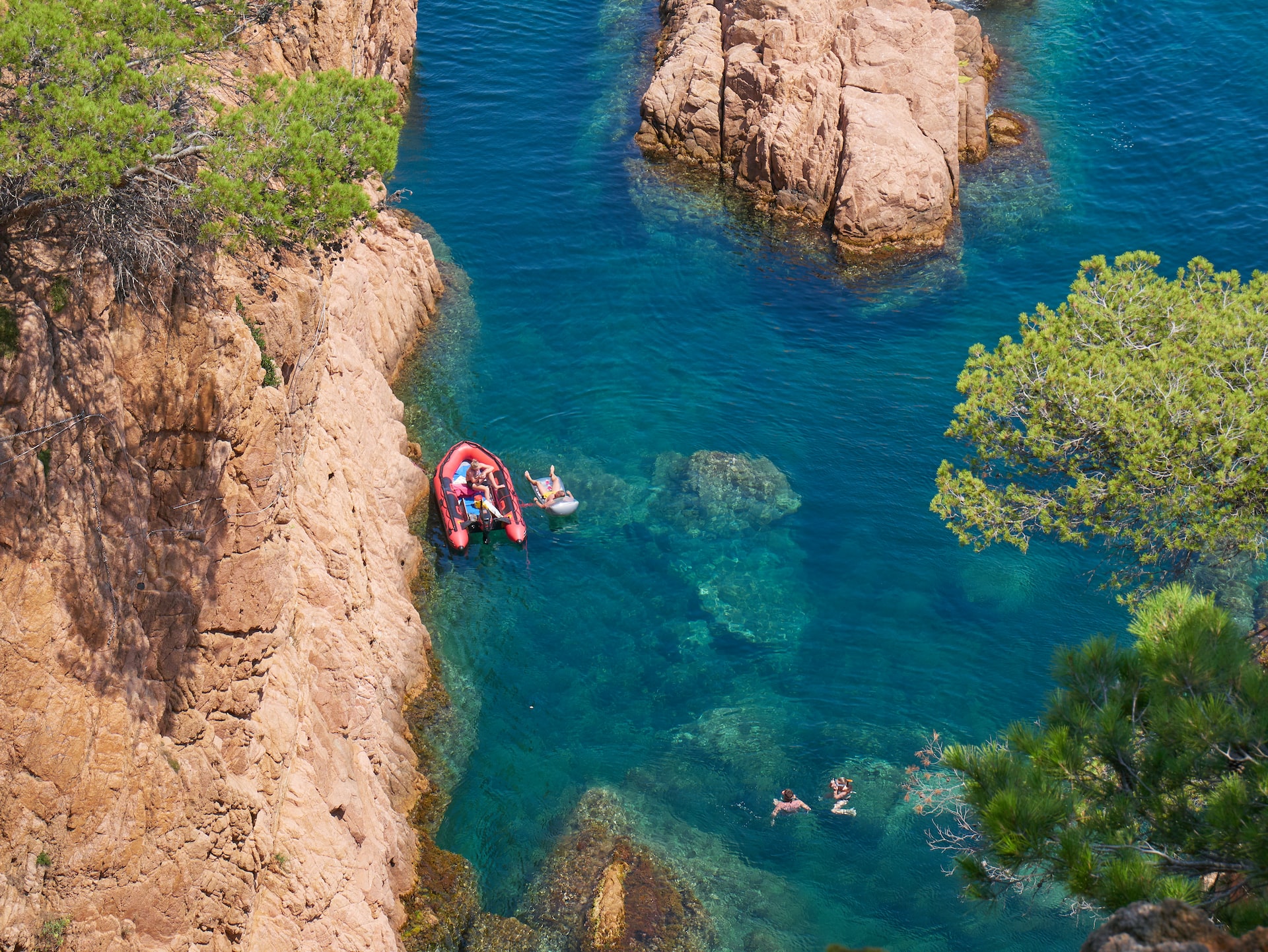 Best places to scuba dive and snorkel near Barcelona - image 1