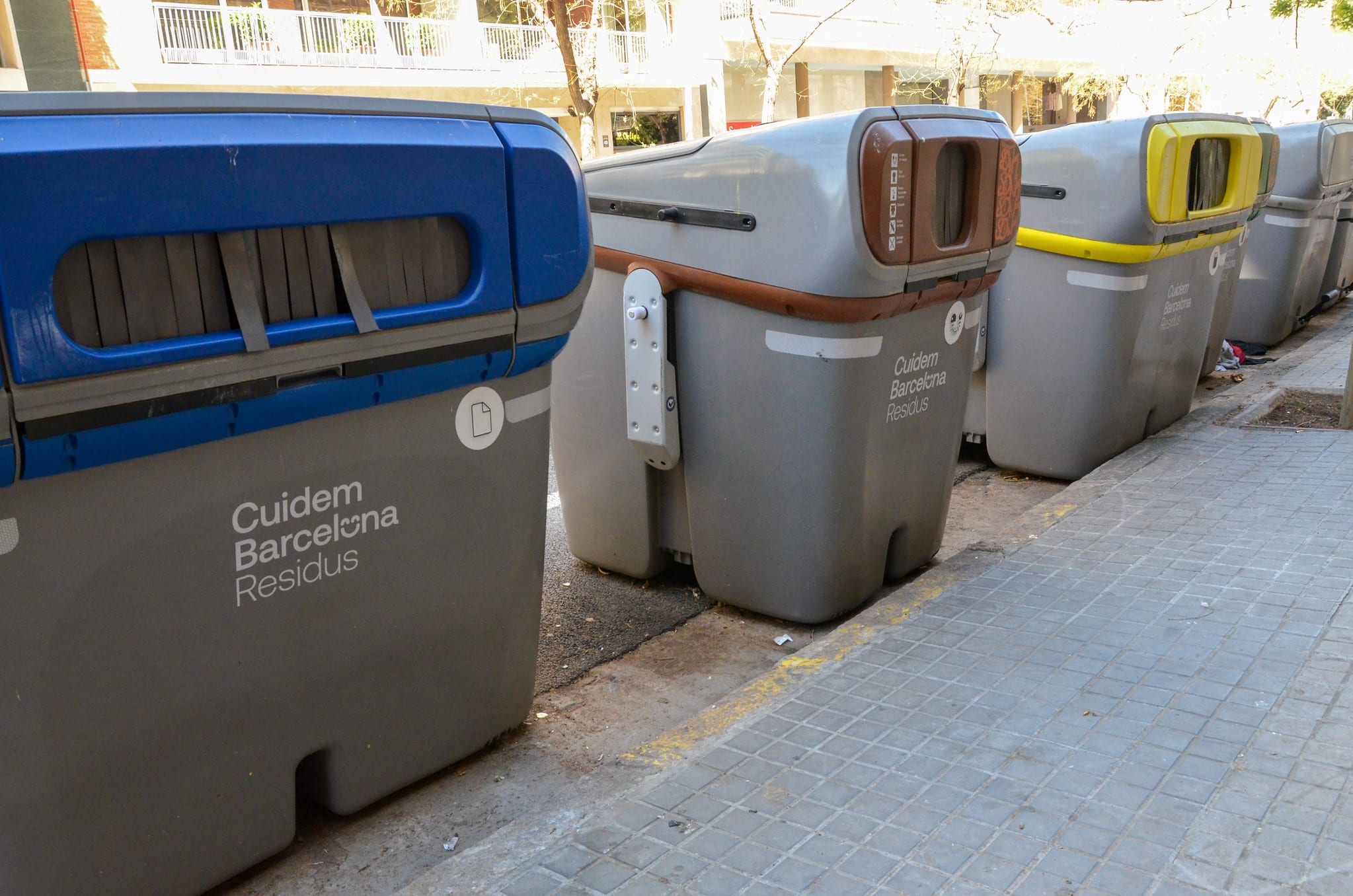 Recycling in Barcelona in easy